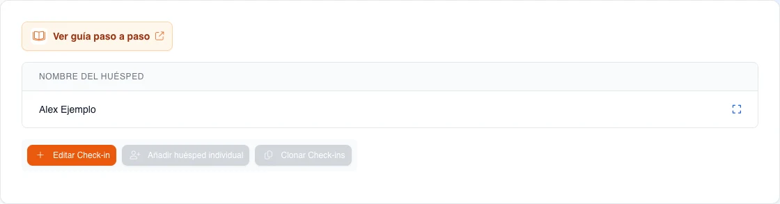 Pestaña real de check-in en español con una persona ficticia ya registrada y las acciones para editar o ampliar el grupo.