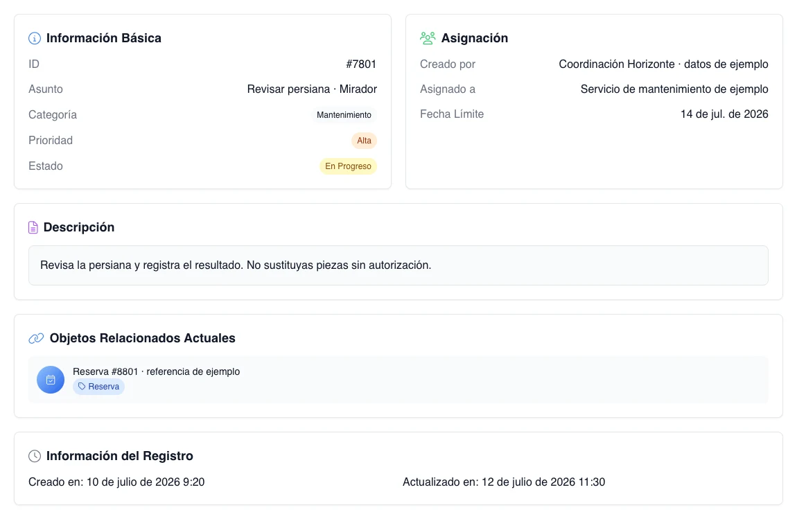 Detalle real de un ticket de mantenimiento ficticio asignado, con prioridad, vencimiento, descripción y una referencia opaca Reserva #8801 sin datos del huésped.