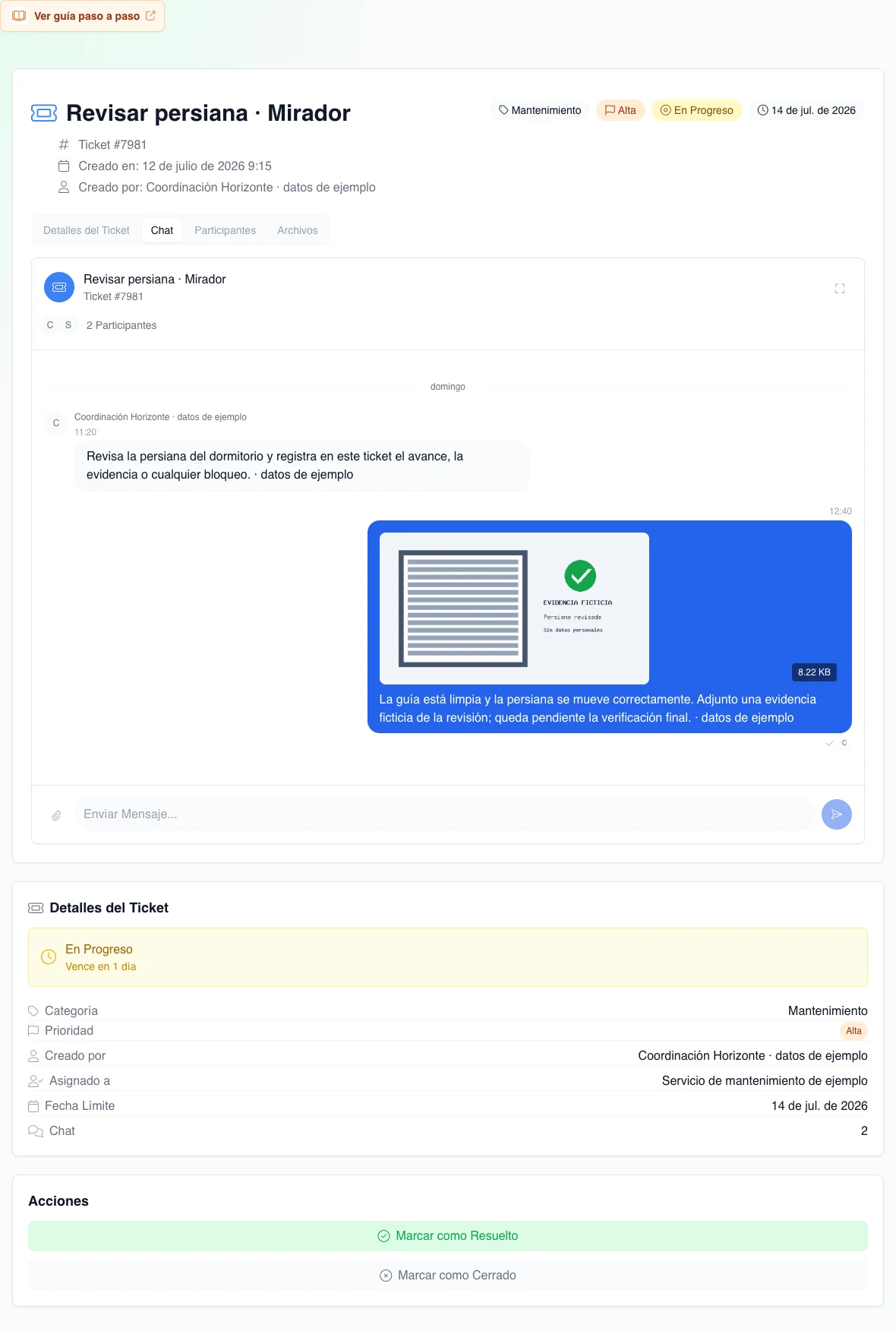 Chat real de un ticket de mantenimiento con dos mensajes ficticios, evidencia gráfica sin datos personales y compositor visible pero inerte.