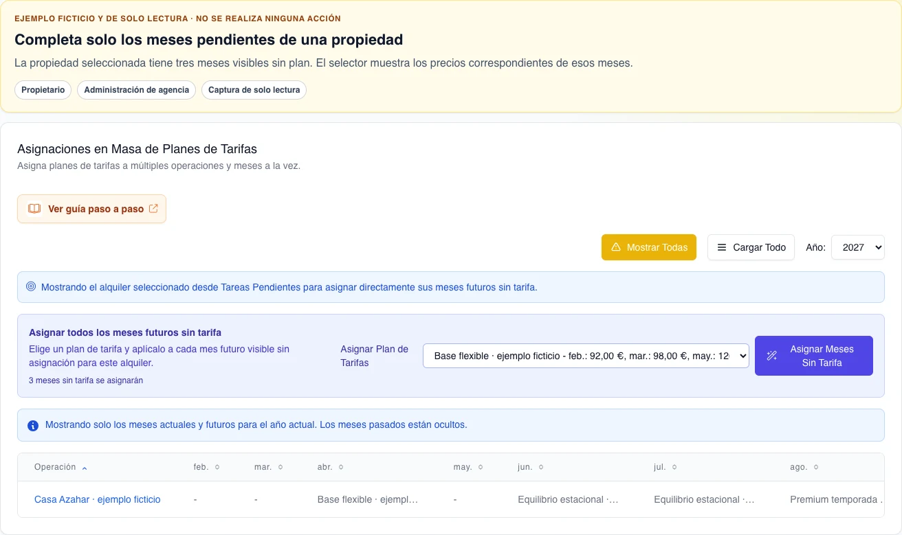 Cuadrícula real de escritorio en español limitada a Casa Azahar · ejemplo ficticio, con tres meses futuros sin plan y Base flexible preseleccionado; la captura es de solo lectura y no asigna nada.